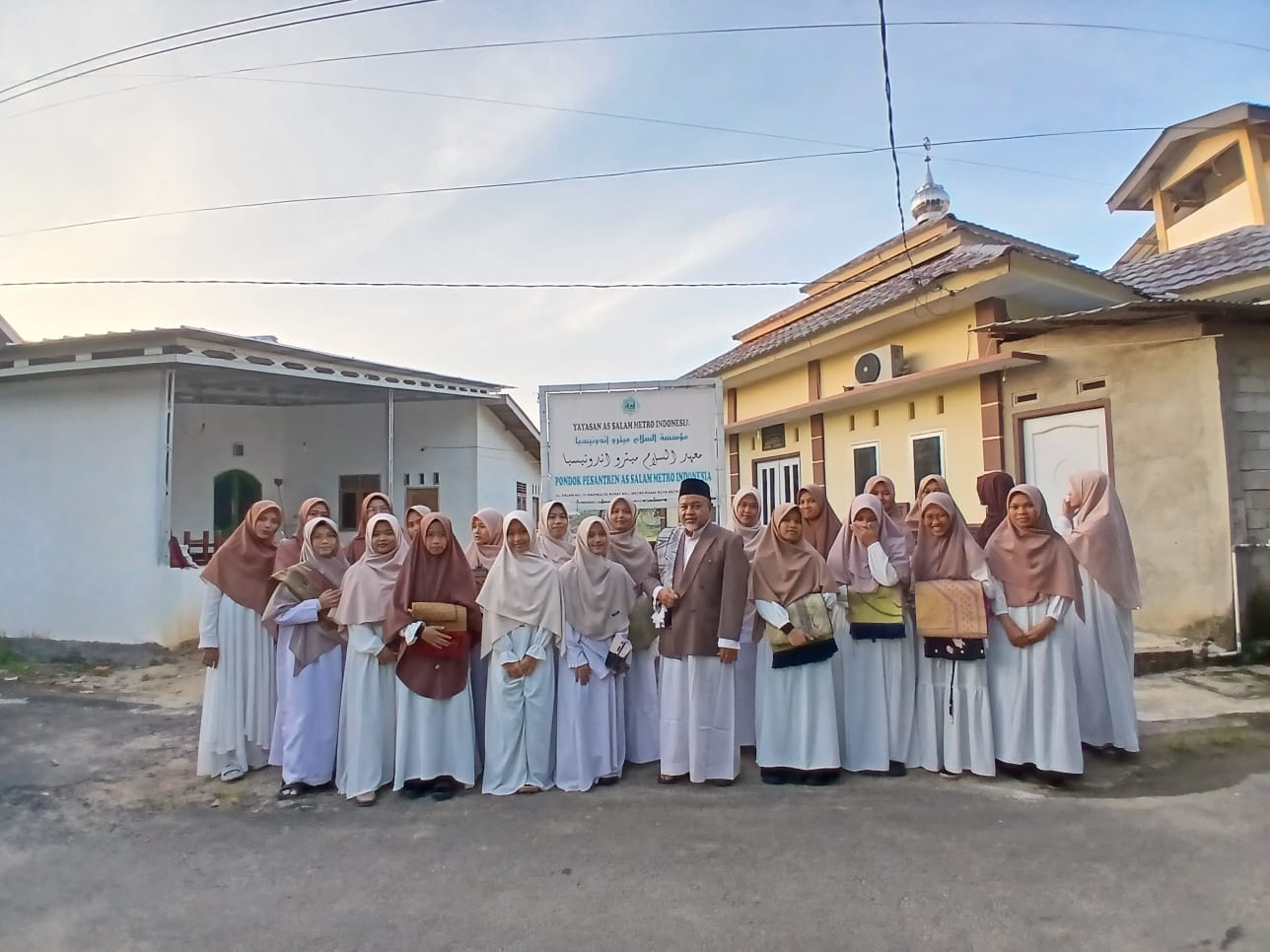 Foto Bersama Santri As Salam Metro